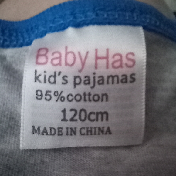 New Kid's Batman Pajama Set - Picture 2 of 6